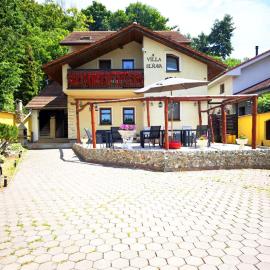 Villa Slnava，位于Banka的酒店