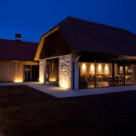 Smrekarjeva Domačija，位于波斯托伊纳的酒店