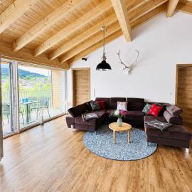 Berg Fux - 5 neue wohlfühl Ferienwohnungen mit Bergblick, Balkon, Parkplatz, nahe Oberstdorf，位于松托芬的酒店