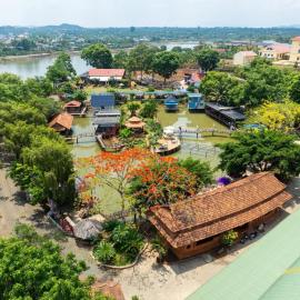 Homestay Hồ Sen,位于Phú Ðức的酒店