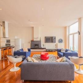 Spacious House with Large Garden in Jette，位于布鲁塞尔的酒店