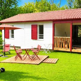 Chalet HABIA TXIKIA 4 pers, neuf, sur Hasparren, calme, avec piscine et climatisation, Pays Basque，位于阿斯帕朗的酒店