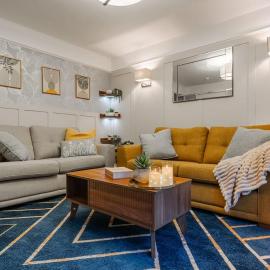 Dewlands 44 Stylish 3BR Home Garden Bar Fire Pit，位于锡福斯的酒店