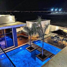 The W Luxury Chalet，位于塞拉莱的酒店