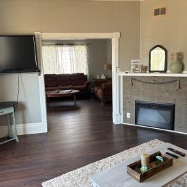 Historic 1902 Home Near Makoshika State Park 4BR，位于格伦代夫的酒店