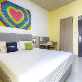 Urbanview Hotel Delima 101 Syariah，位于西冷的酒店