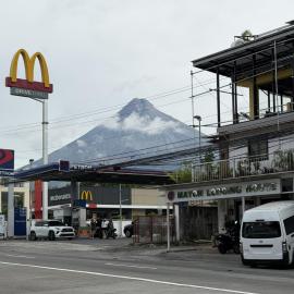 Mayon Lodging House，位于黎牙实比的酒店