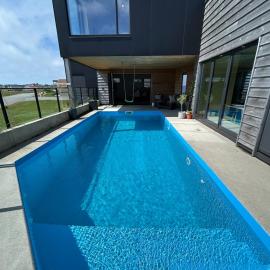 House with pool and steam bath on the beach!，位于法尔松的酒店