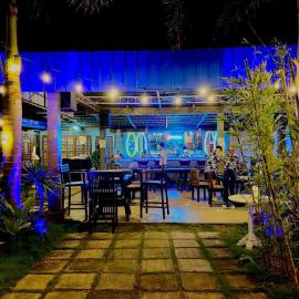 The Beach House and Bar，位于罗哈斯城的酒店