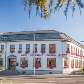 Hotel Slavia，位于博斯科维采的酒店