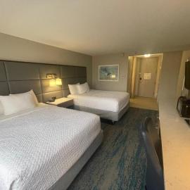 FairBridge Inn & Suites Independence，位于克利夫兰的酒店