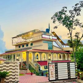 Mountain Escapes Murree，位于Upper Topa的酒店