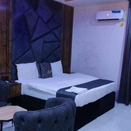 Indian Atlantic Hotel & Suites,位于Agbor的酒店