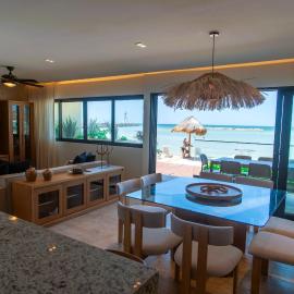 Splendid 3BR beachfront villa for 9 Yucalpeten Marina Resort，位于普罗格雷索的酒店