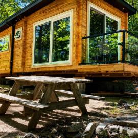 1-bedroom Unique Eco Log Cabins in Parry Sound #104，位于帕里桑德的酒店