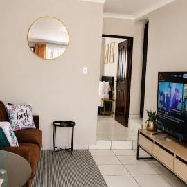 Sandalion Cottage near OR Tambo Airport & Greenstone