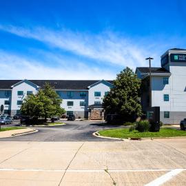 MainStay Suites Chicago Hillside，位于希尔赛德的酒店