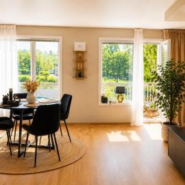 Bright apartment with parking and a balcony