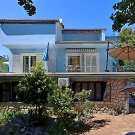 Apartments by the sea Cizici, Krk - 22430，位于多布林吉的酒店