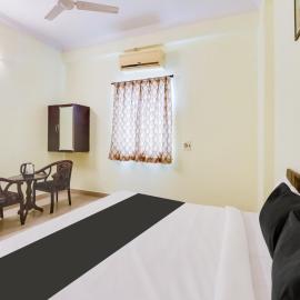 Hotel O SS ELITE,位于Karīmnagar的酒店