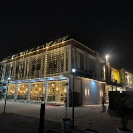 Vani Hotel Golden Petals,位于Una的酒店