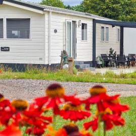 Modern Chalet Inn een Groene Oase van Rust!，位于Hoogersmilde的酒店