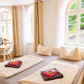 Urlaubsmagie - Ferienwohnung Felsenpfad - Sauna & Saisonaler Pool - F1