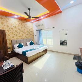 Hotel RL Ramayansh - 300 mtr From Ram Mandir Ayodhya，位于Ayodhya的酒店