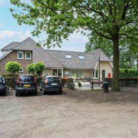 Chalet in Reutum by Almelo Nordhorn Canal，位于Reutum的酒店