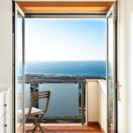 The Harbour House - Spacious in a quiet condo，位于纳扎雷的酒店
