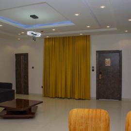 Latuta4 Apartments and Suites ltd，位于Awka的酒店