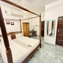 Courtyard Castle Heritage Resort - Private Villa & Rooms，位于蓬蒂切里的酒店