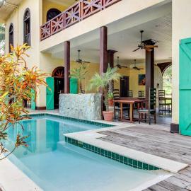 Colonial Suite @ Mahogany Hall，位于圣伊格纳西奥的酒店