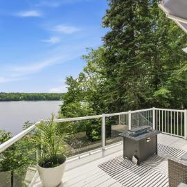 Beautiful Chalet Magog，位于Austin的酒店