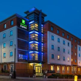 Holiday Inn Express Stevenage by IHG，位于斯蒂夫尼奇的酒店