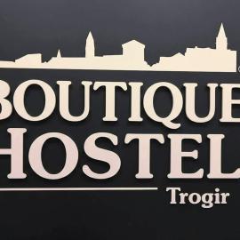Boutique Central Square Hostel，位于特罗吉尔的酒店
