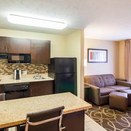 MainStay Suites Fargo - I-94 Medical Center，位于法戈的酒店