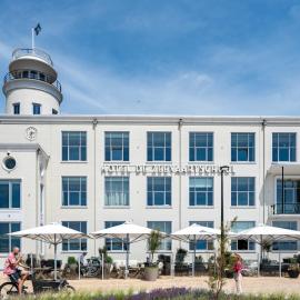 Hotel De Zeevaartschool,位于弗利辛恩的酒店