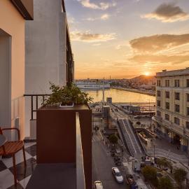 Mural Piraeus Hotel,位于比雷埃夫斯的酒店