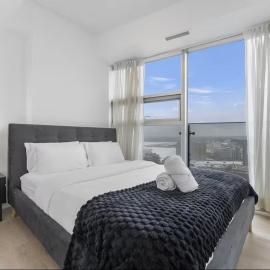 Spacious Downtown 3BR Walk to Union Station