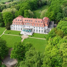 Hotel Schloss Storkau，位于Storkau的酒店