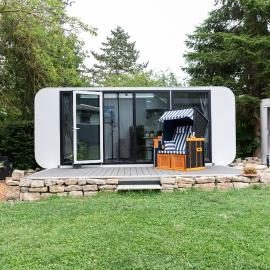 Tiny House AnneMone bei CaroGrün in Erfurt-gemütlich-sonnig-Küche-Bad-Garten-Parken-Pool-Sauna-Klimaanlage-WLAN，位于爱尔福特的酒店