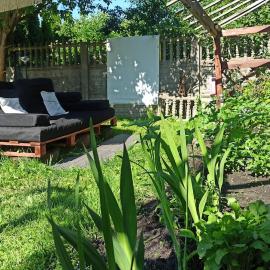 Zielony Azyl large 2 bedroom apartment with balcony and free parking，位于瓦斯克的酒店