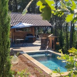 Le Masdemoiselle Chalet，位于萨雷尔讷的酒店