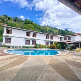El Serrano Hotel Merida，位于Mérida的酒店