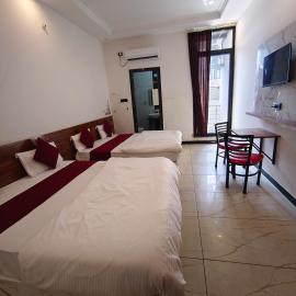 Hotel CM Palace Khatu Shyam ji，位于Khātu的酒店