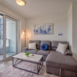 Cozy Condo in Downtown KW，位于基奇纳的酒店