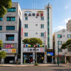 New Star Hotel，位于Chu-sung的酒店