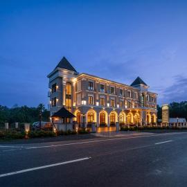 HOTEL MARIAPARK KALLooRKKAD,位于Vāzhākulam的酒店