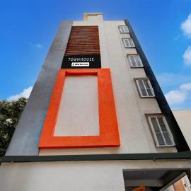 Super Townhouse Telapur Junction Formerly Fortune Inn，位于海得拉巴的酒店